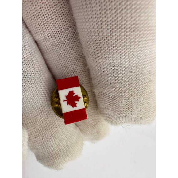 Miniature Canada Flag Lapel Pin Vintage Tie Tack Hat Pin - Picture 2 of 6